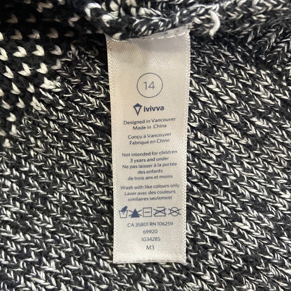 Ivivva Feeling Toasty wrap sweater navy and white size 14 with pockets - Picture 9 of 9